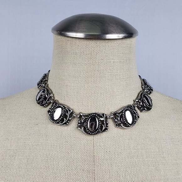 Vintage Silver Tone Collar Necklace & Screw Back Earrings Set - Picture 2 of 10